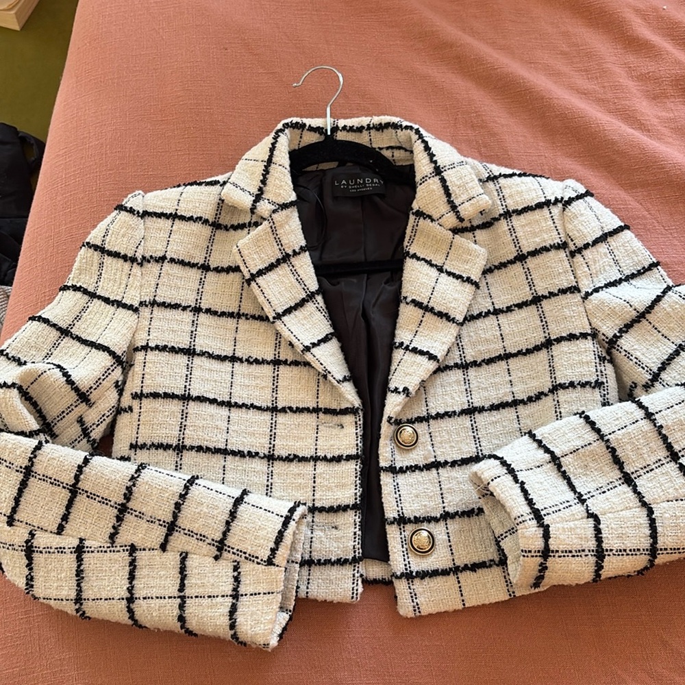 Laundry by Shelli Segal woven cropped blazer, no size but I think L